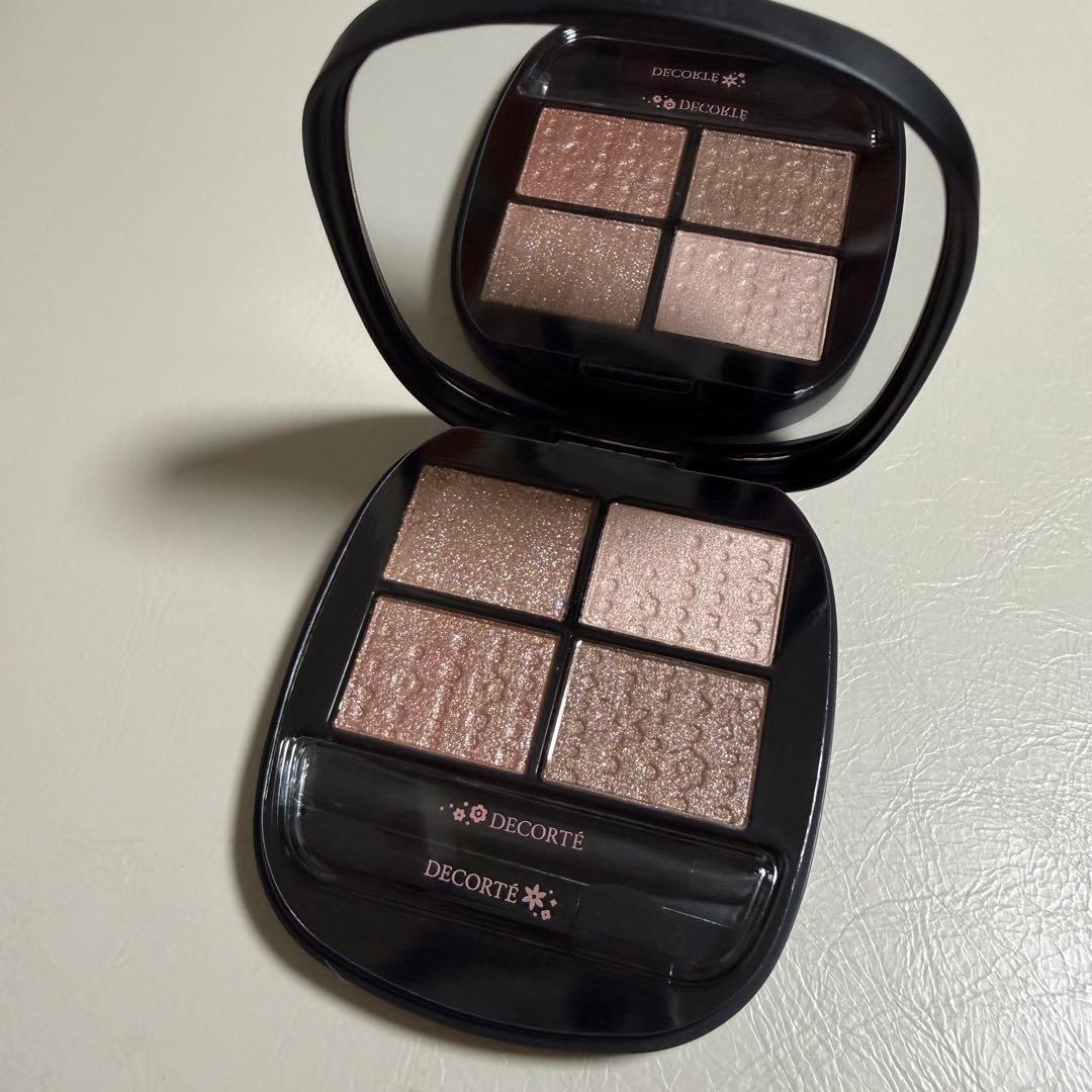 コスメデコルテクリスマスコフレ2025 アイシャドウ
