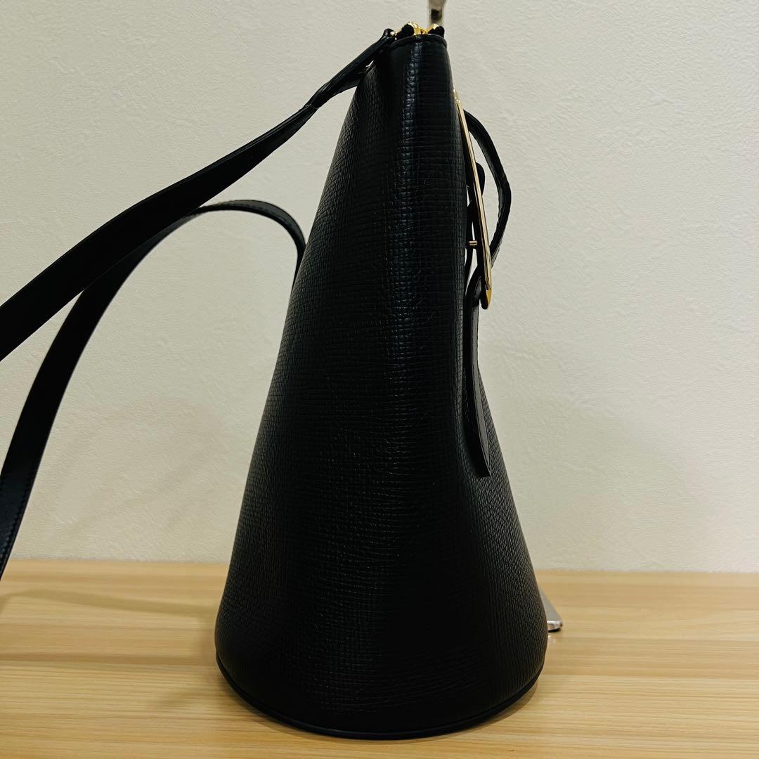 スマイソン ショルダーバッグ 黒 レザー クォータームーン クロスボディ