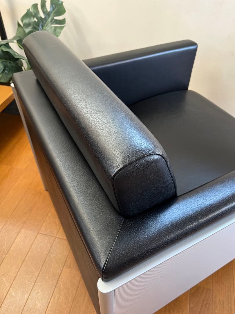 イトーキ　MEZZO ラウンジチェア　① 本革　21万　モダン　シングルソファ