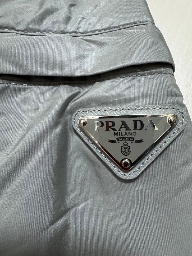 PRADA グレー フード付き ナイロンジャケット『週末三日間限定セール』