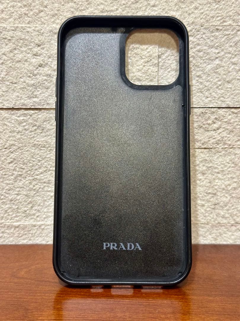 PRADAブラック正規品　iPhone12、12pro用ケース
