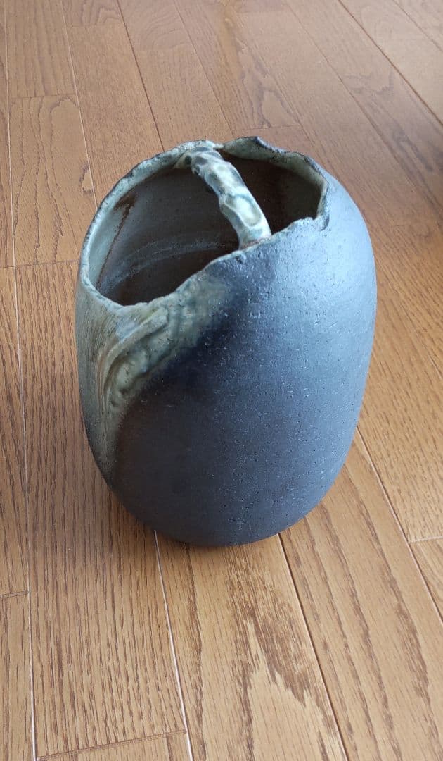陶器製グレー花瓶 不規則形状