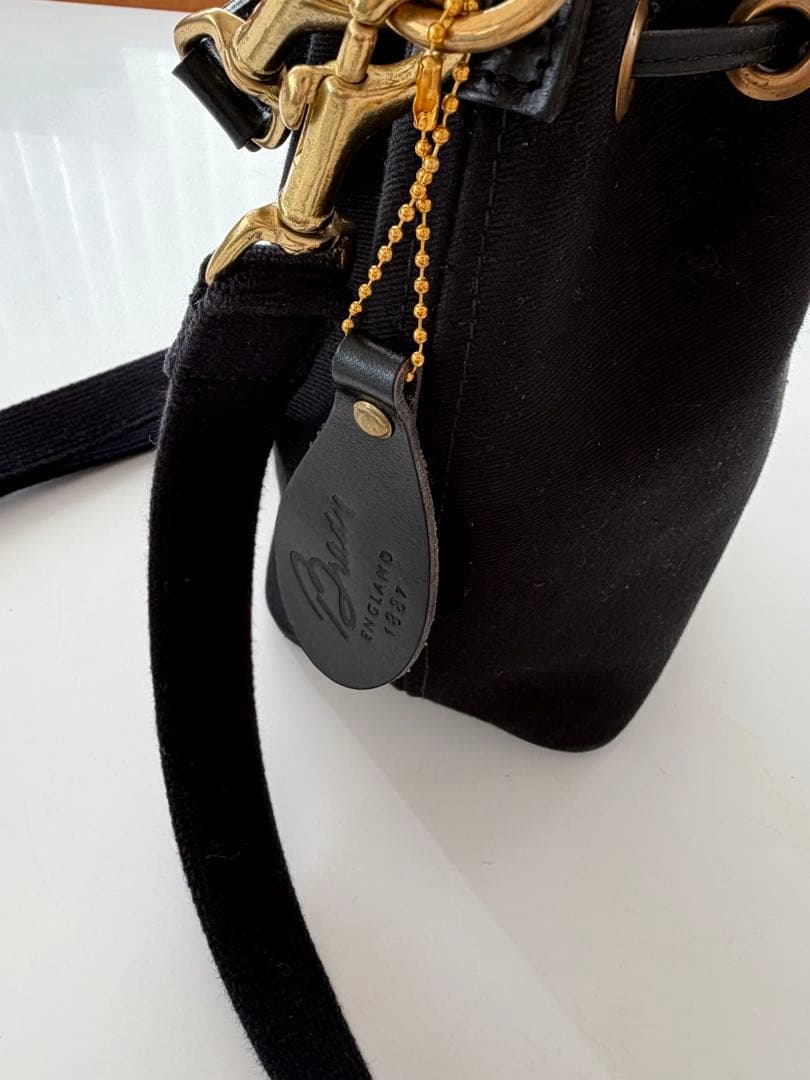 Brady ブラック バケットバッグ