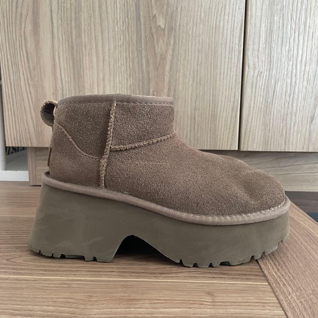 UGG Ultra Mini New Heights ムートンブーツ