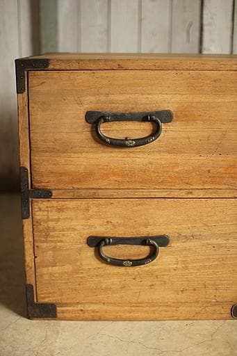 味のある丸金具時代箪笥　桐箪笥　抽斗2段　タンス　収納　古家具　古民家　時代家具