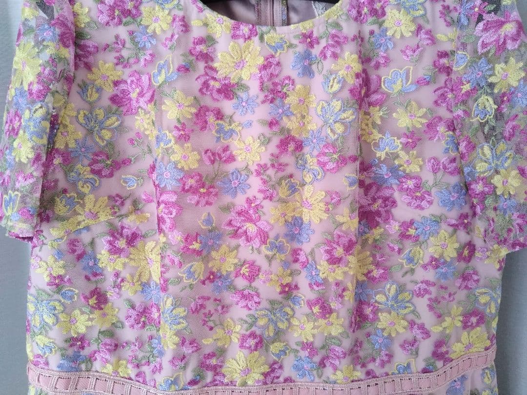 値下げ！定価40000円【極美品　ほぼ新品】花柄刺繍ワンピース　ローズティアラ