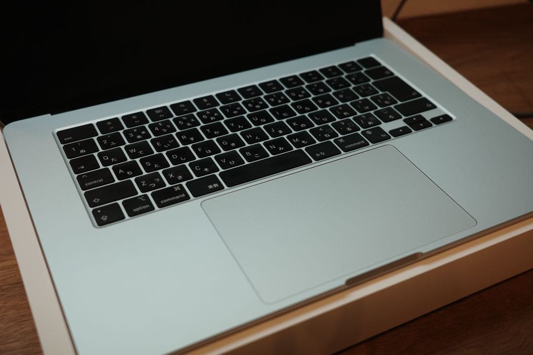 MacBook Air 15インチ M2チップ 8GB/256GB