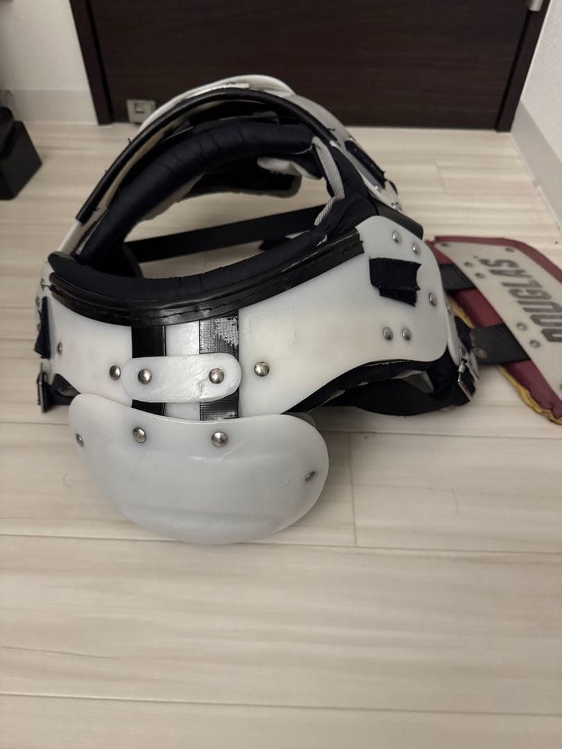 アメフト　ショルダー& DOUGLAS ショルダーパッド ホワイト/ブラック