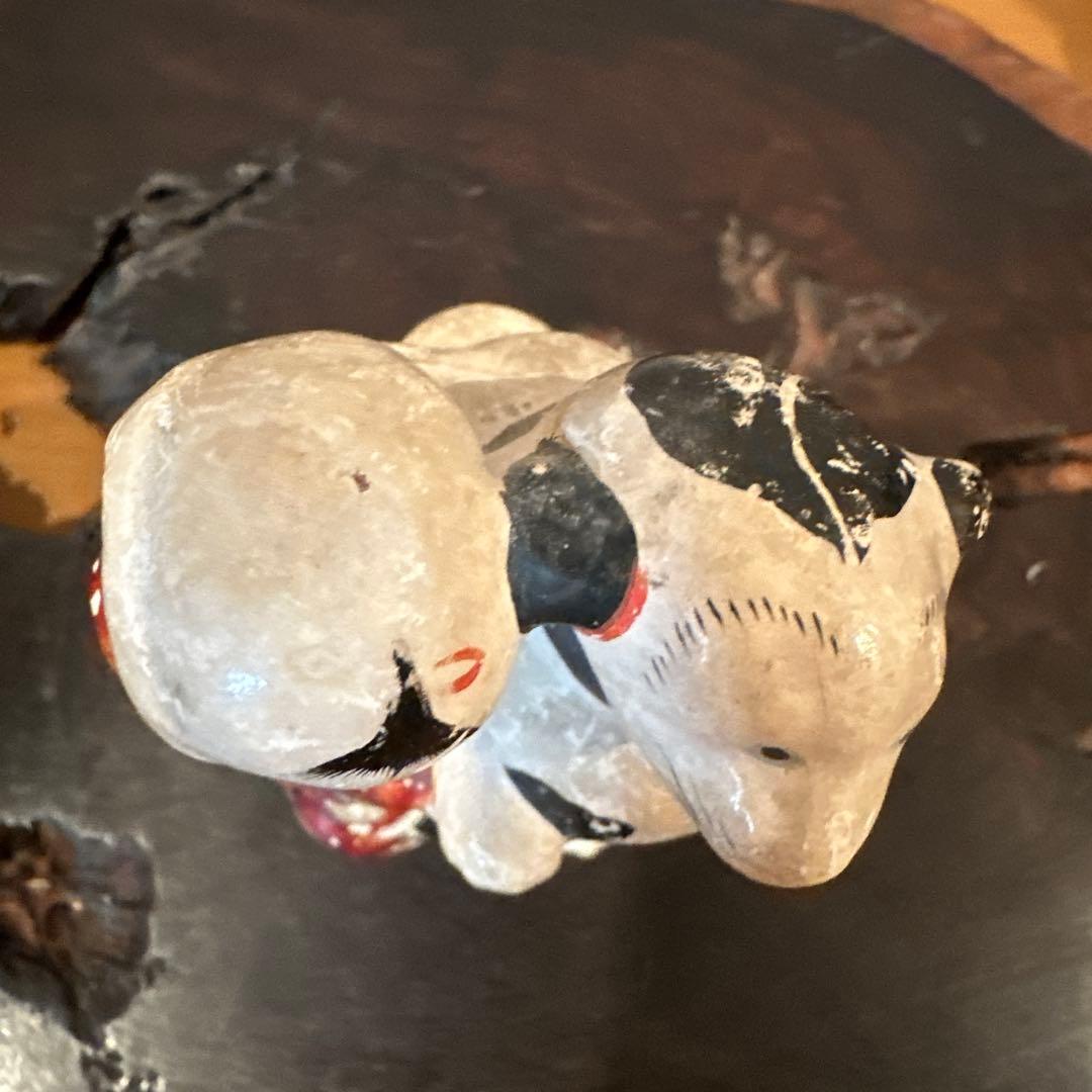 犬と子どもの置物