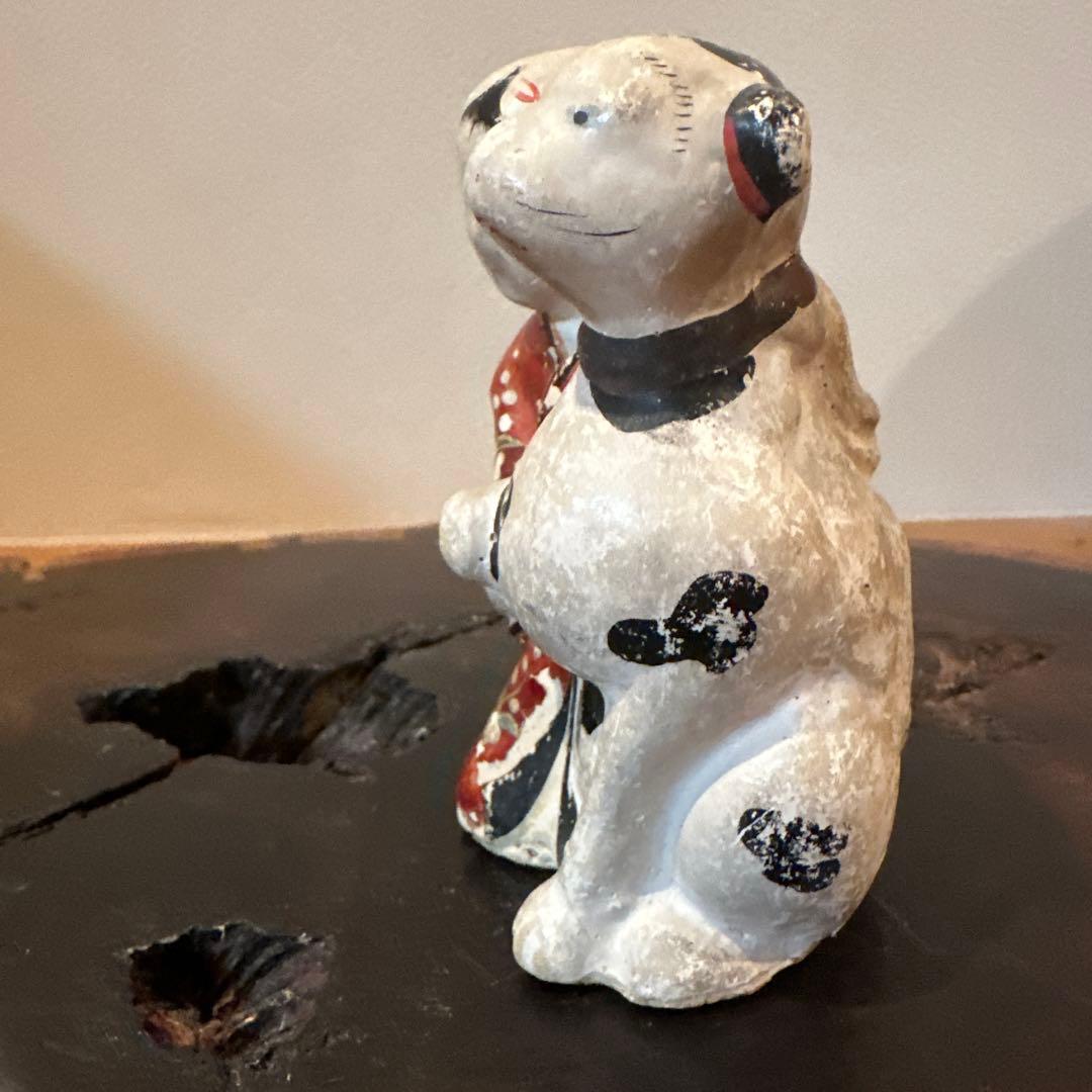 犬と子どもの置物