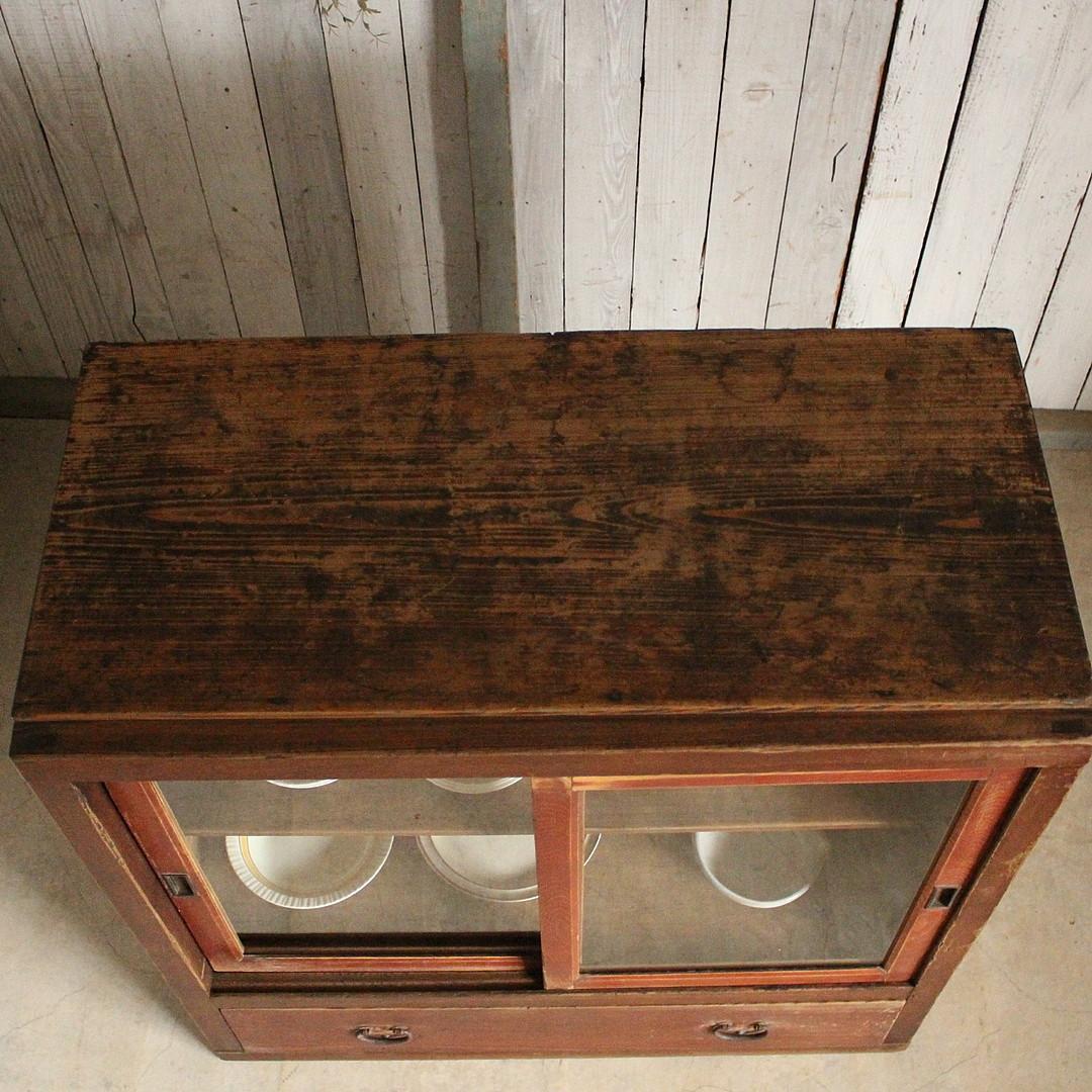 古く味のあるガラス戸棚　木製引き出し　食器棚　水屋　カウンター　古家具