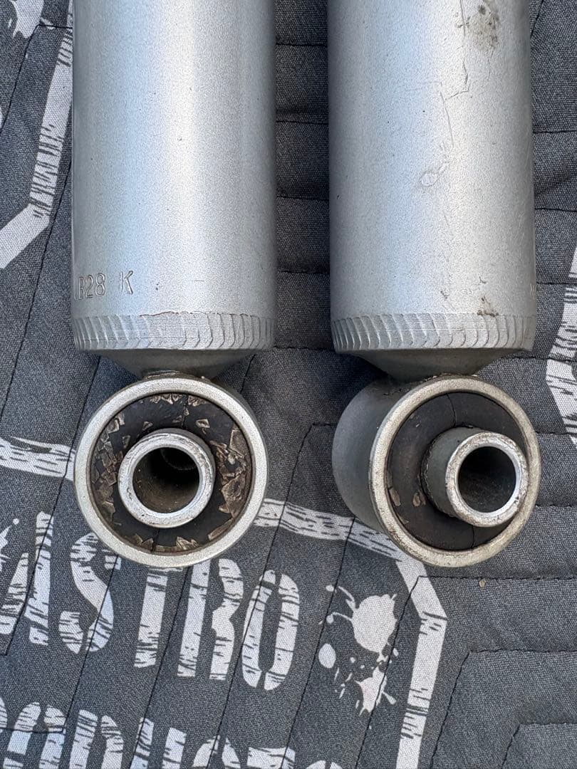 シボレーアストロ　KYB カヤバ　ショックアブソーバー4本セット