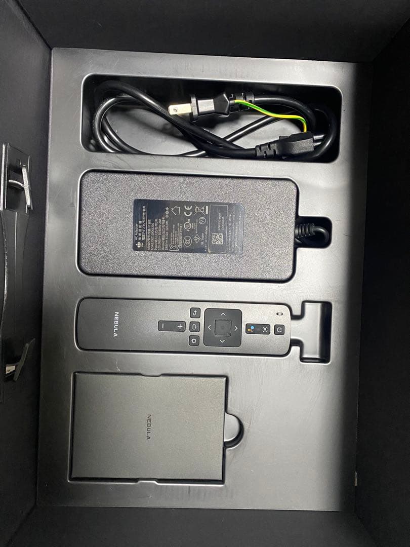 Anker Nebula Cosmos プロジェクター