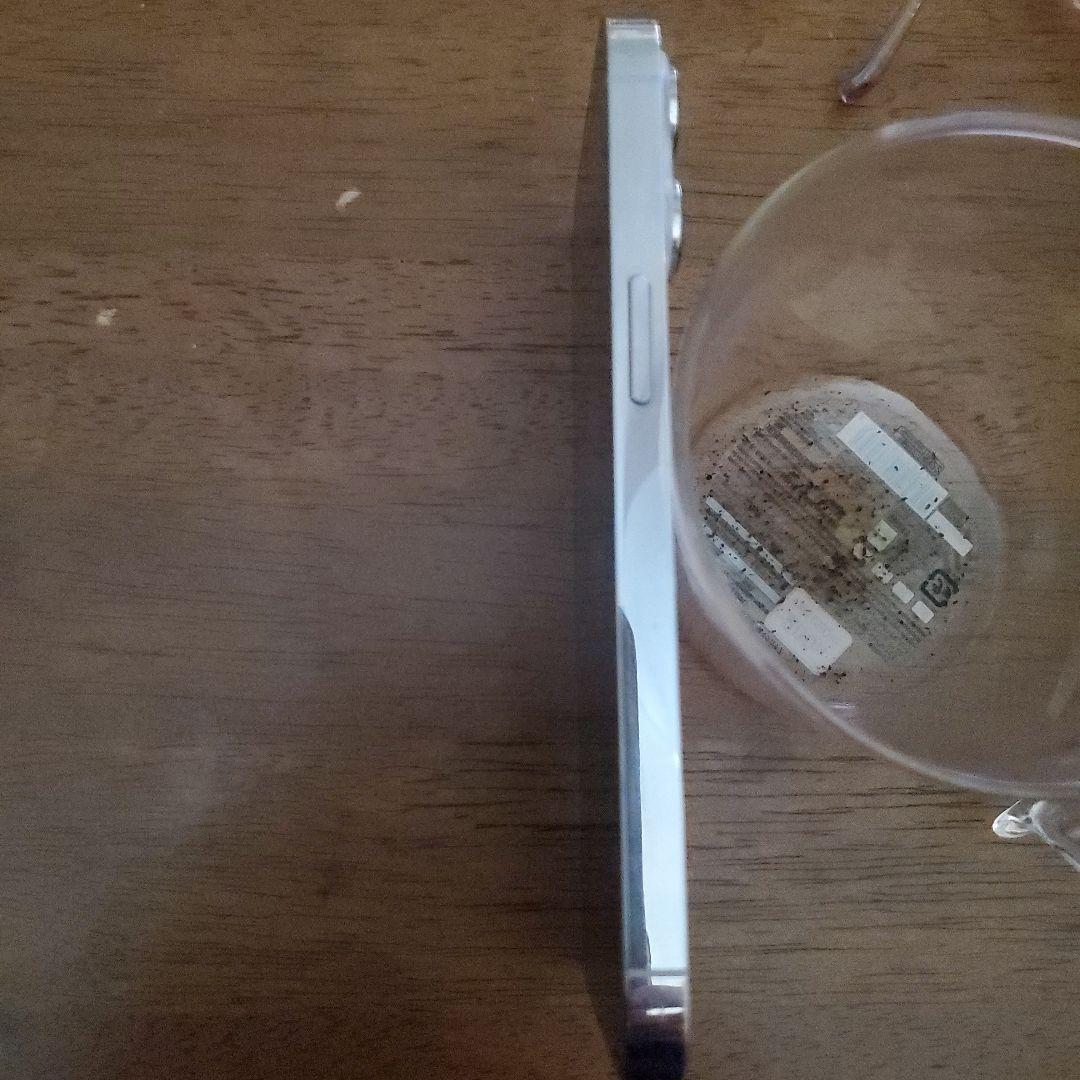 iPhone 13 Pro 背面ひび割れ MagSafeケース付き