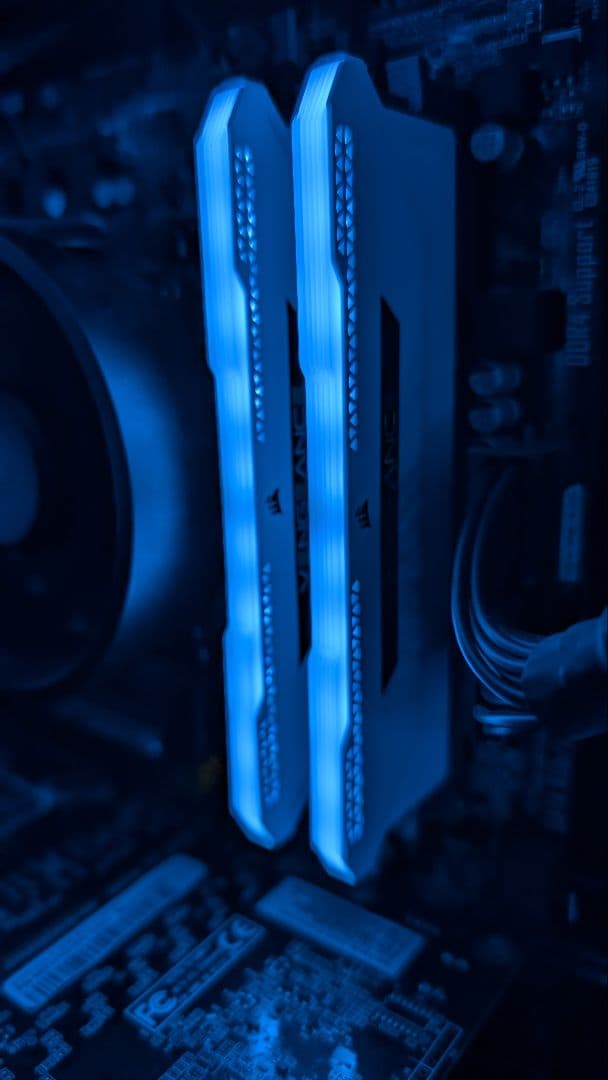 メモリー CORSAIR DDR4 3200 16GB(8GBx2)VENGEANCE