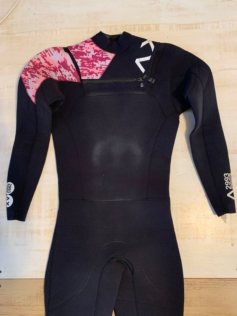 ￼レディースウェットスーツ、ジャーフル　M 3〜5ミリ