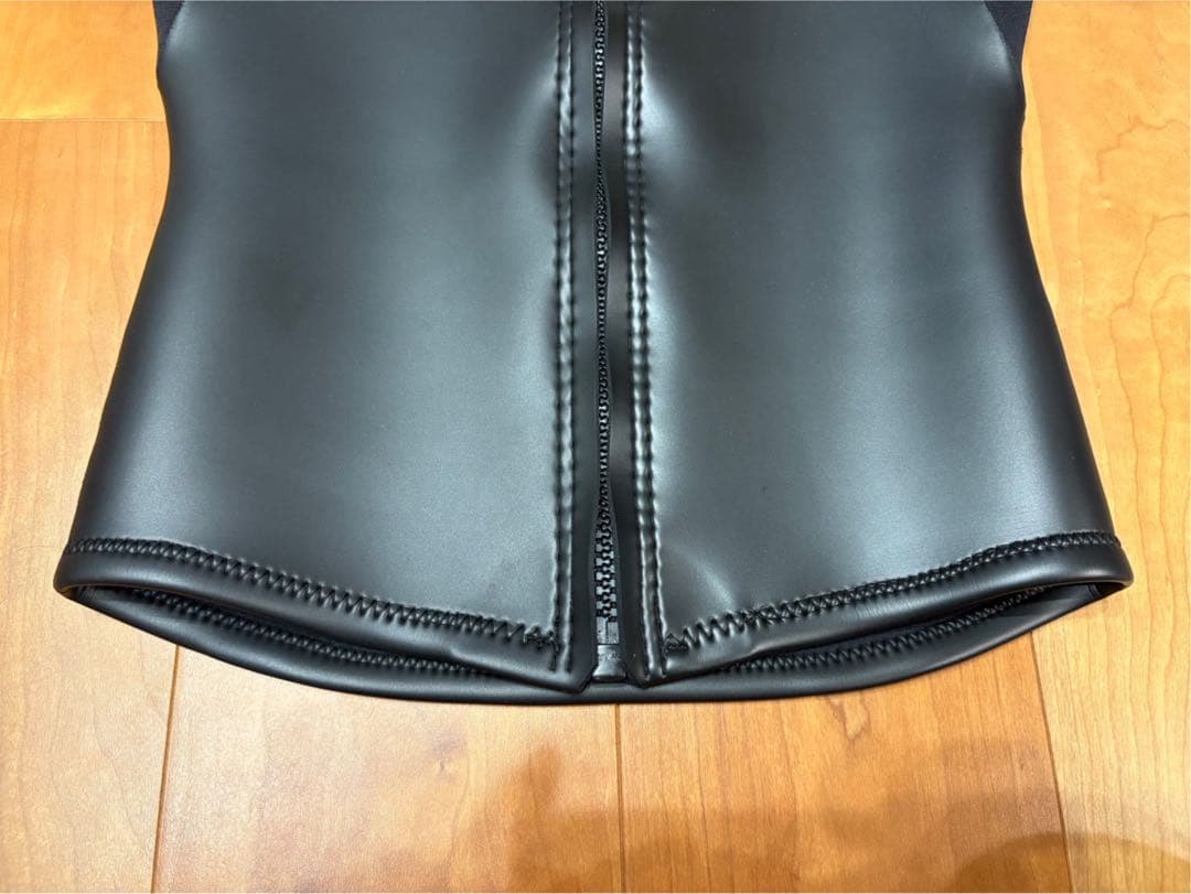 匿名配送　美品　Bewet タッパー　ラバー生地