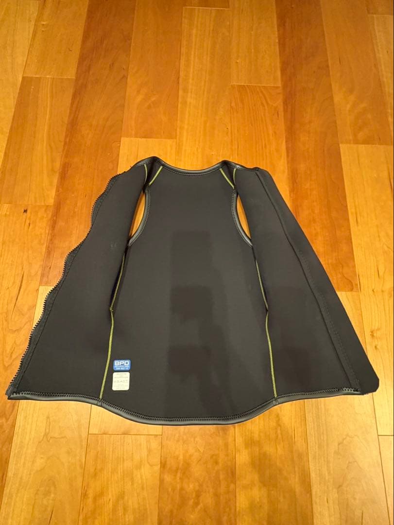 匿名配送　美品　Bewet タッパー　ラバー生地