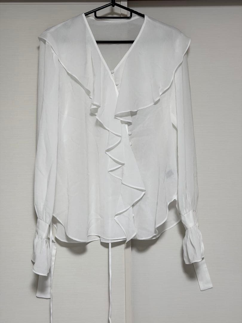 Blanc&Eclare Lucyホワイト フリル長袖ブラウス