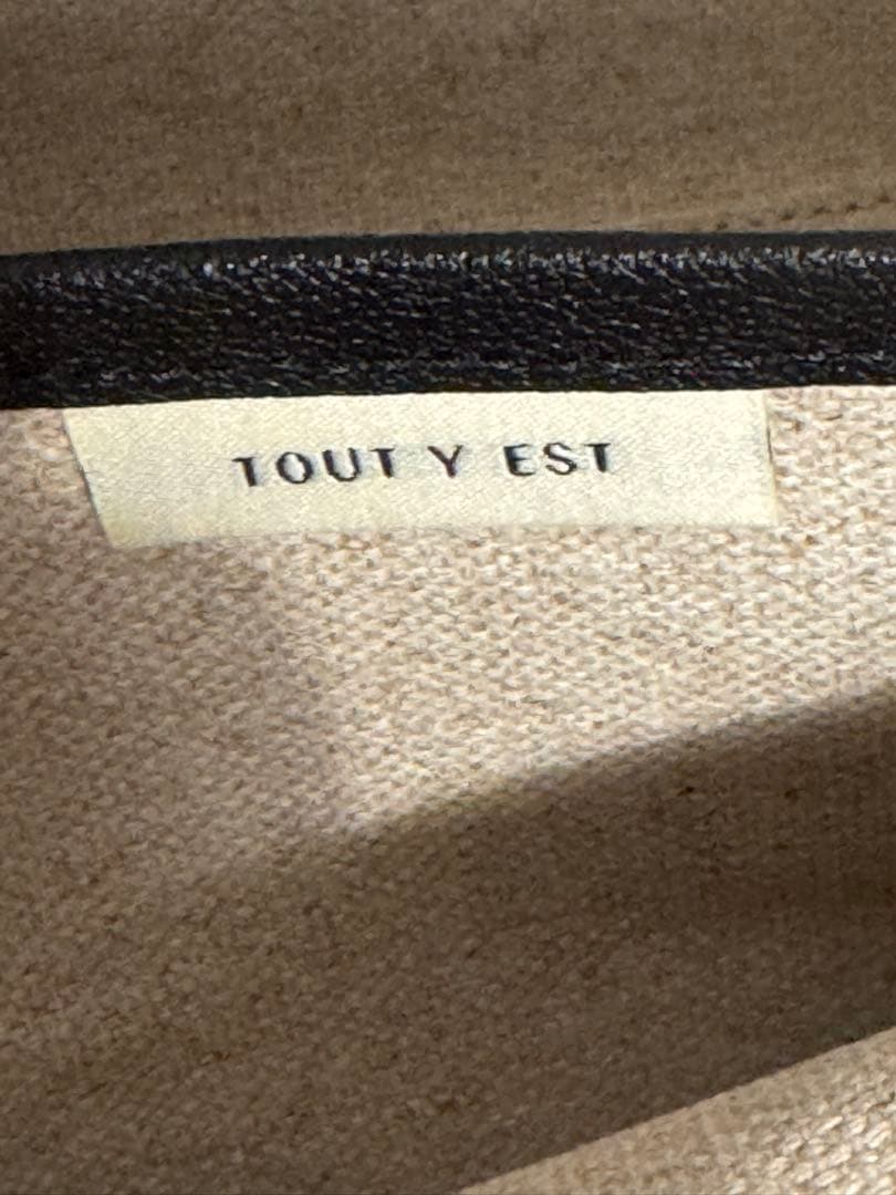 TOUT Y EST　キャンバス素材　バッグ