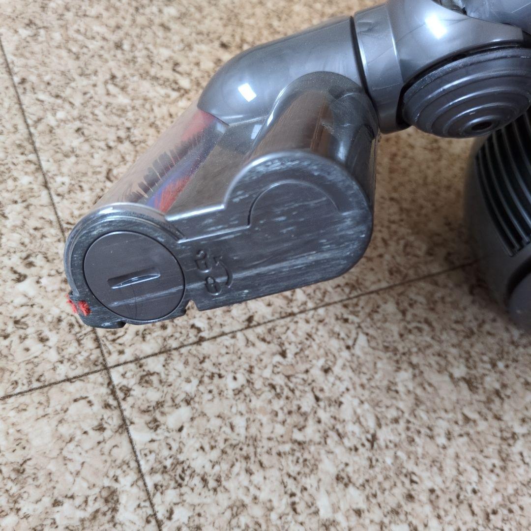 【期間限定お値下中】dyson DC63掃除機　 アタッチメント1個付　取説あり