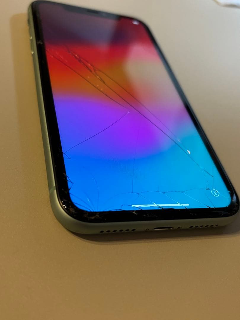 iPhone11 64GB グリーン SIMフリー 画面割れ バッテリー73％