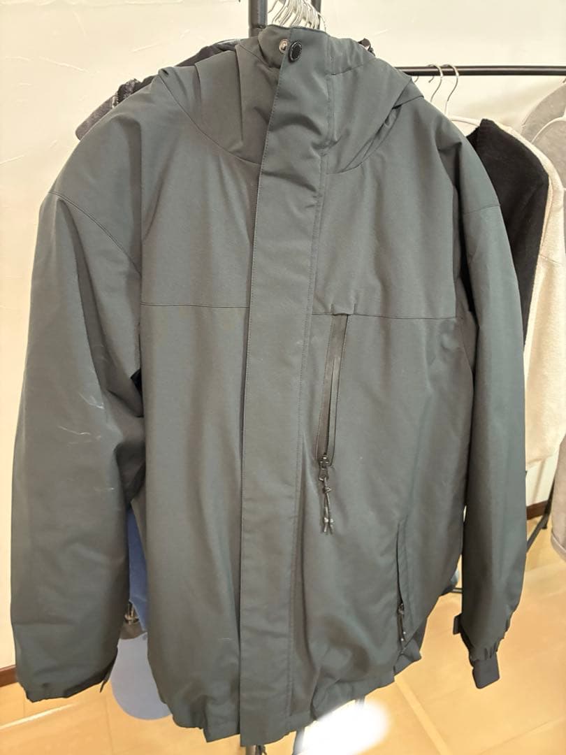 スキーウェア　スノボウェア 上下セット　ブラック　着画あり