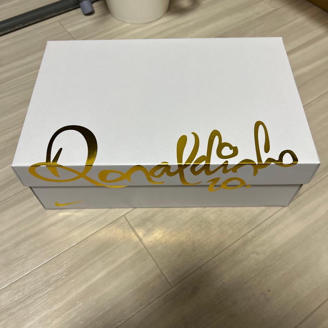 Ronaldinho × Nike Tiempo Legend 25cm