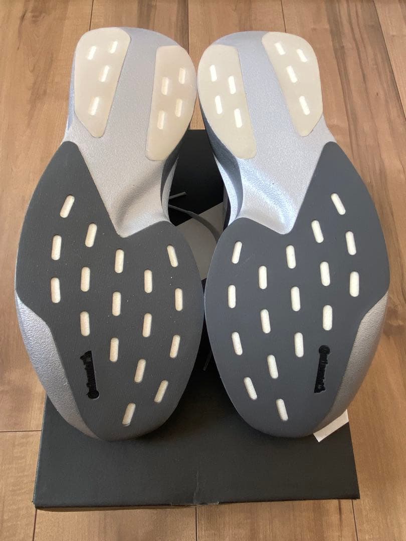 【未使用・新品】adidas ADIZERO EVO SL 27.0 グレー