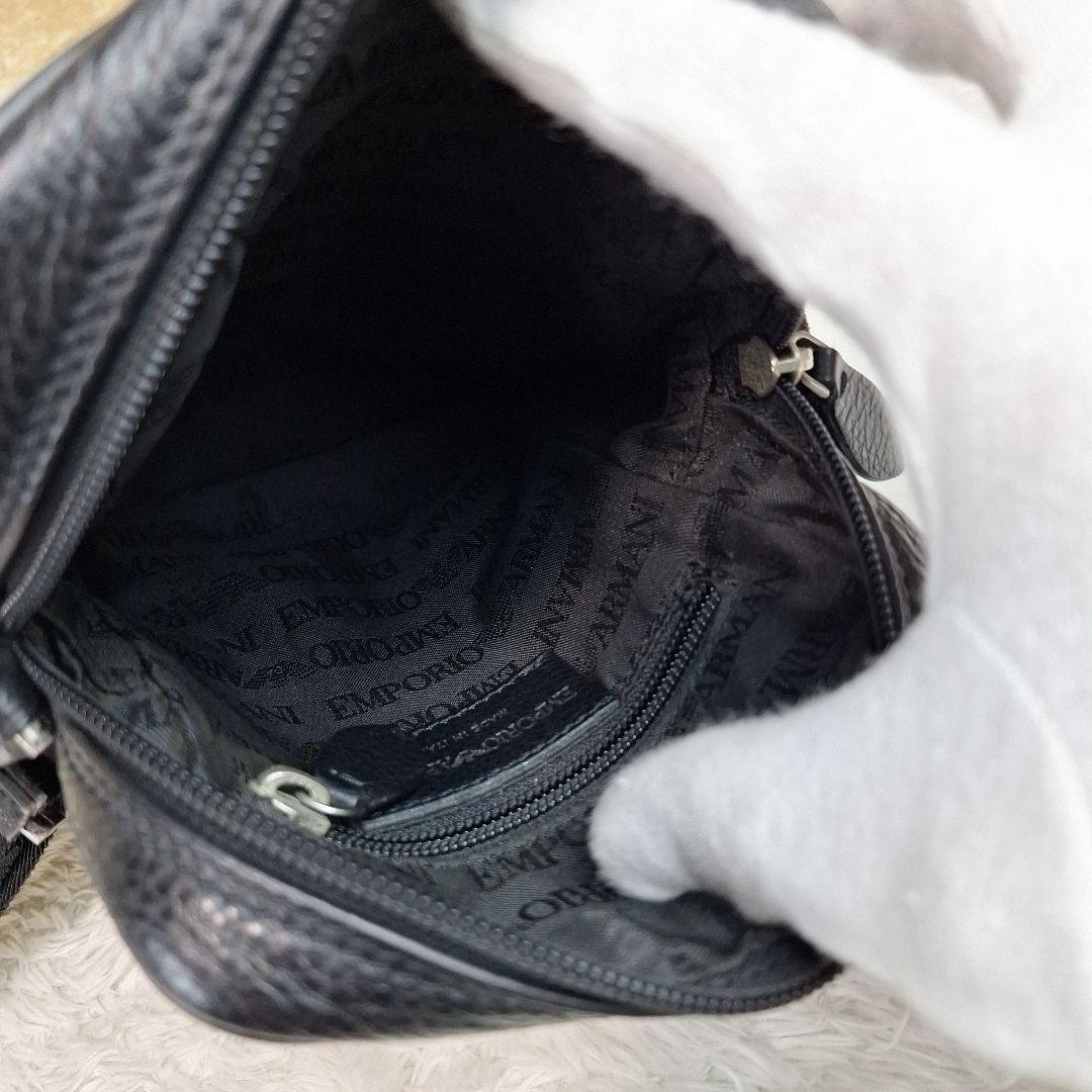 エンポリオアルマーニ　ショルダーバッグ　レザーシボ加工　シルバーロゴプレート　黒