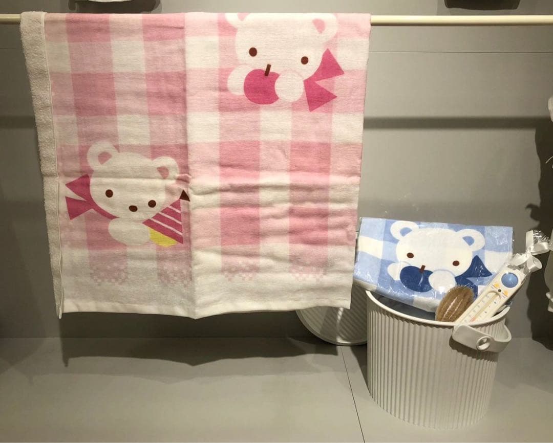 k*n様 【新品】familiar チェリー柄ロンパース 70cm おぼろタオル