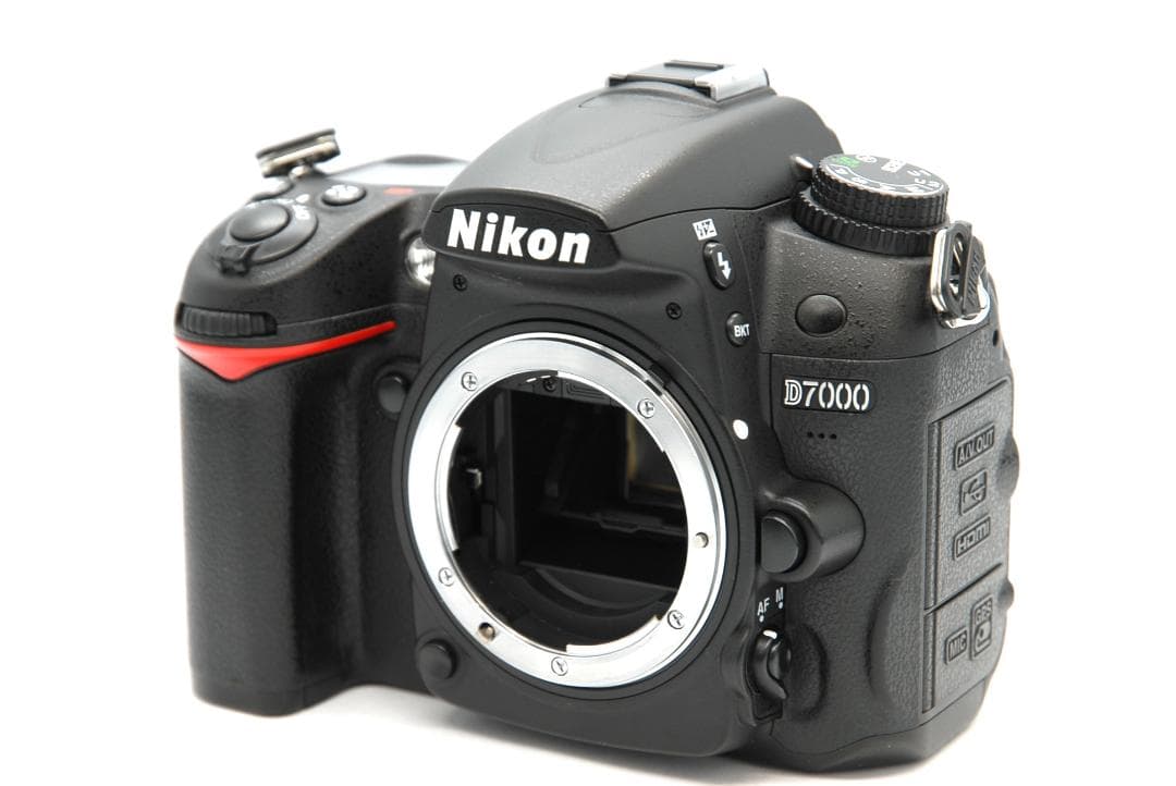Nikon D7000 元箱付 28-200mm 動作品 44650枚 動作品