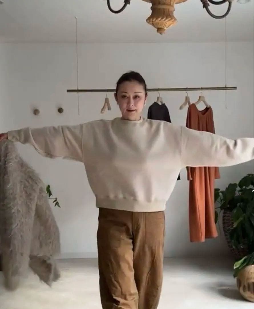 ハグオーワー 裏起毛ドロップショルダートレーナー ミルクティー 新品