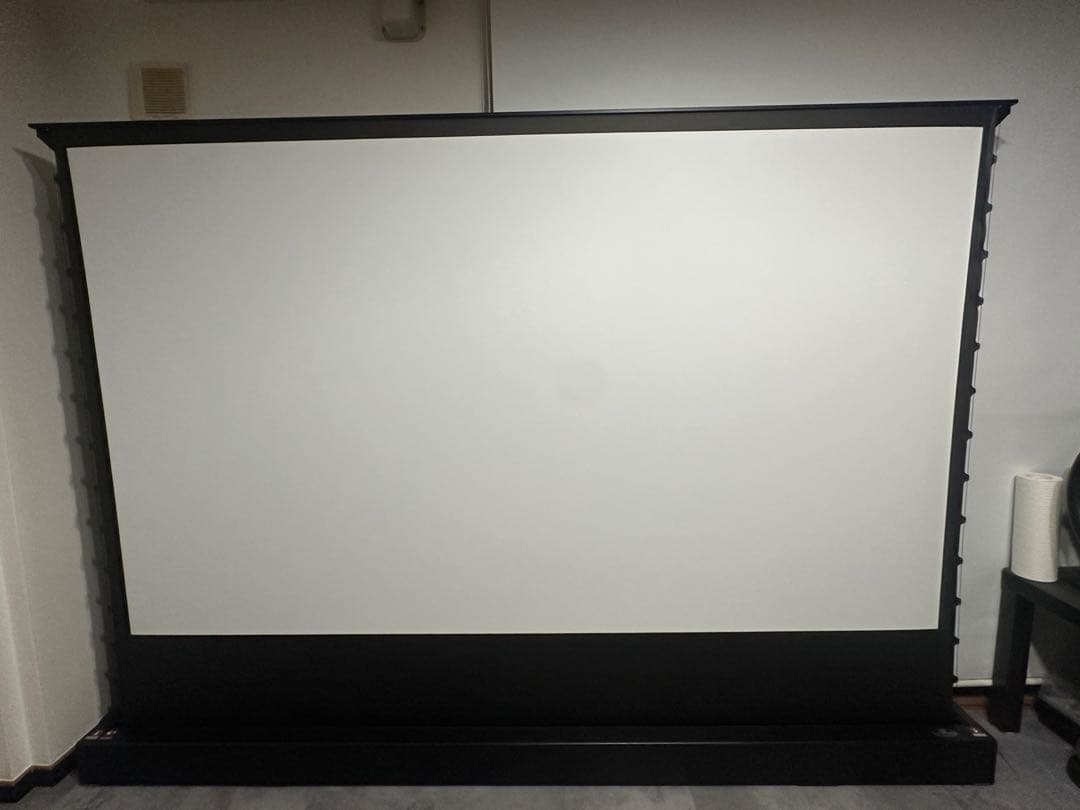 VIVID STORM プロジェクタースクリーン92インチ 床置き電動格納式