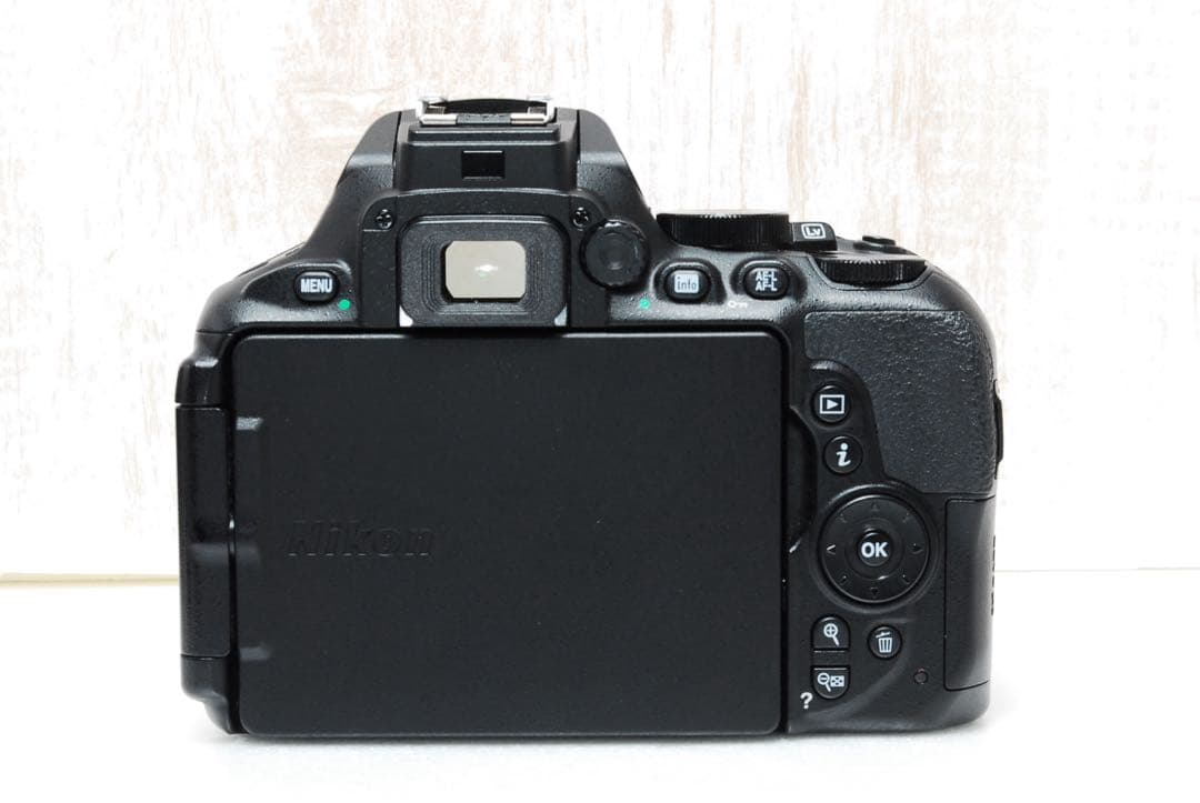❤️ ショット数僅か❤️Wi-Fi搭載機❤️ダブルレンズ❤️ Nikon D5600