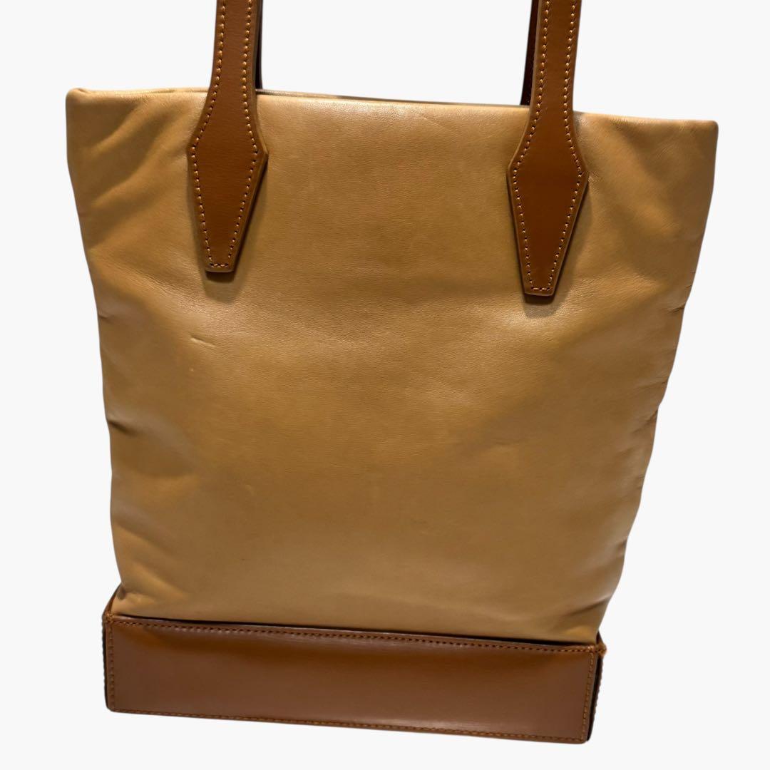 美品✨LOEWE ロエベ　ロゴ型押し　ハンドバッグ　A5収納可