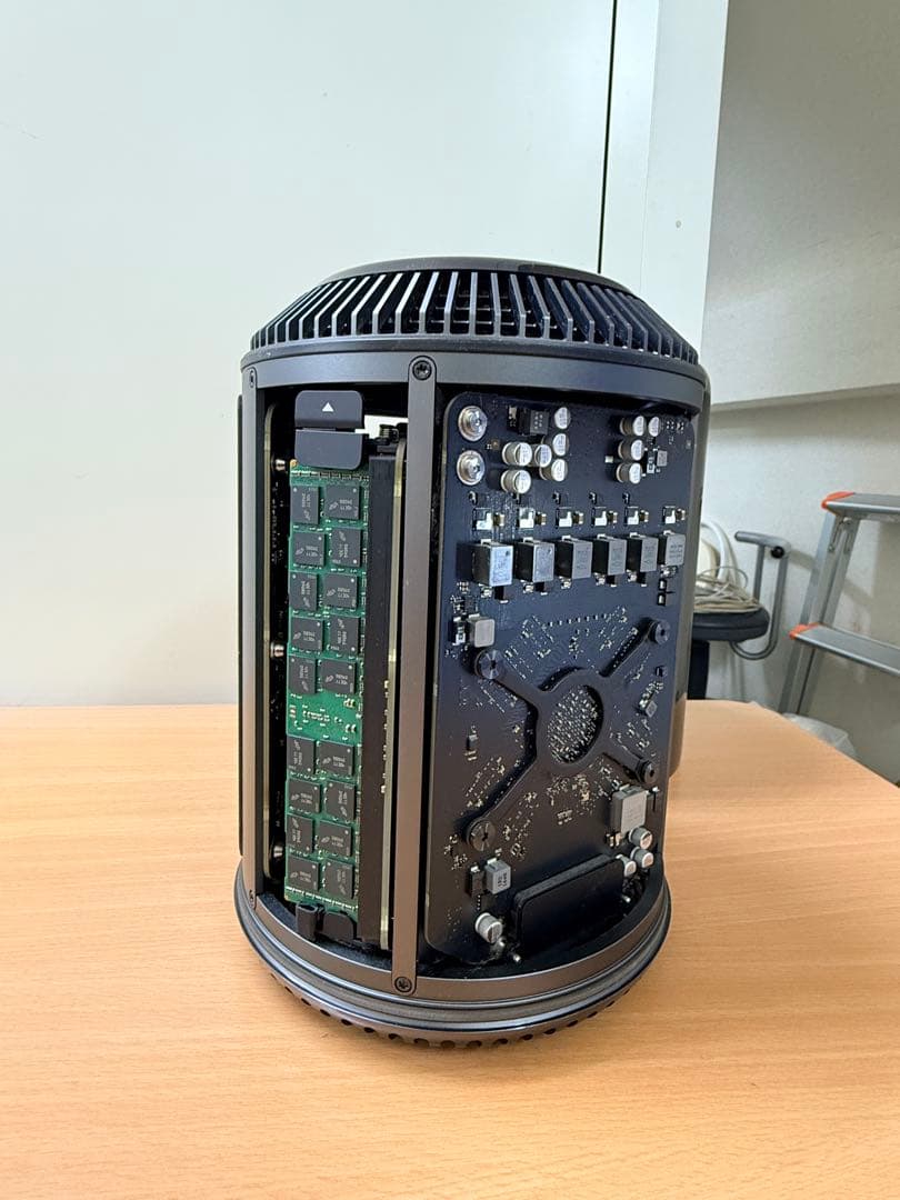 MacPro （Late2013）メモリ64GB　SSD 2TB 6コア