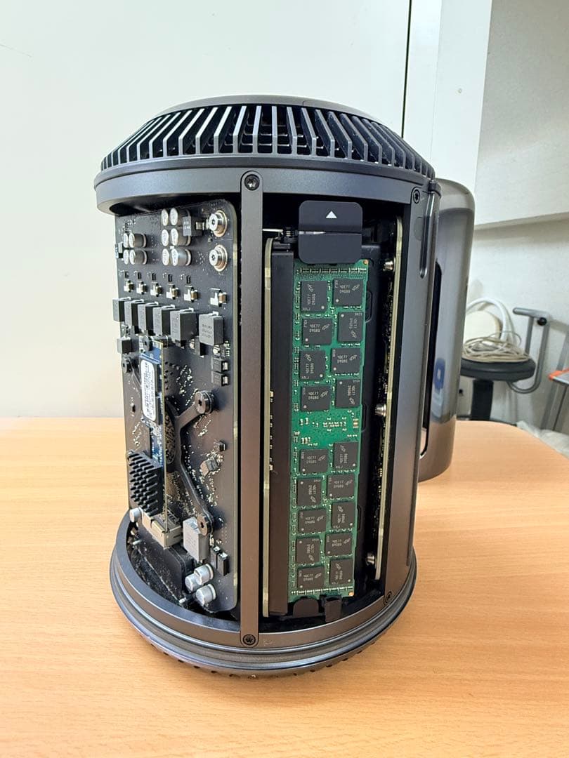 MacPro （Late2013）メモリ64GB　SSD 2TB 6コア