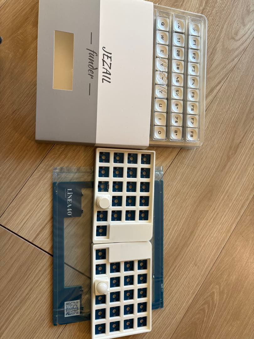 【新品】LiNEA40 ホワイト 組み立て済み(キースイッチ/キーキャップ無)