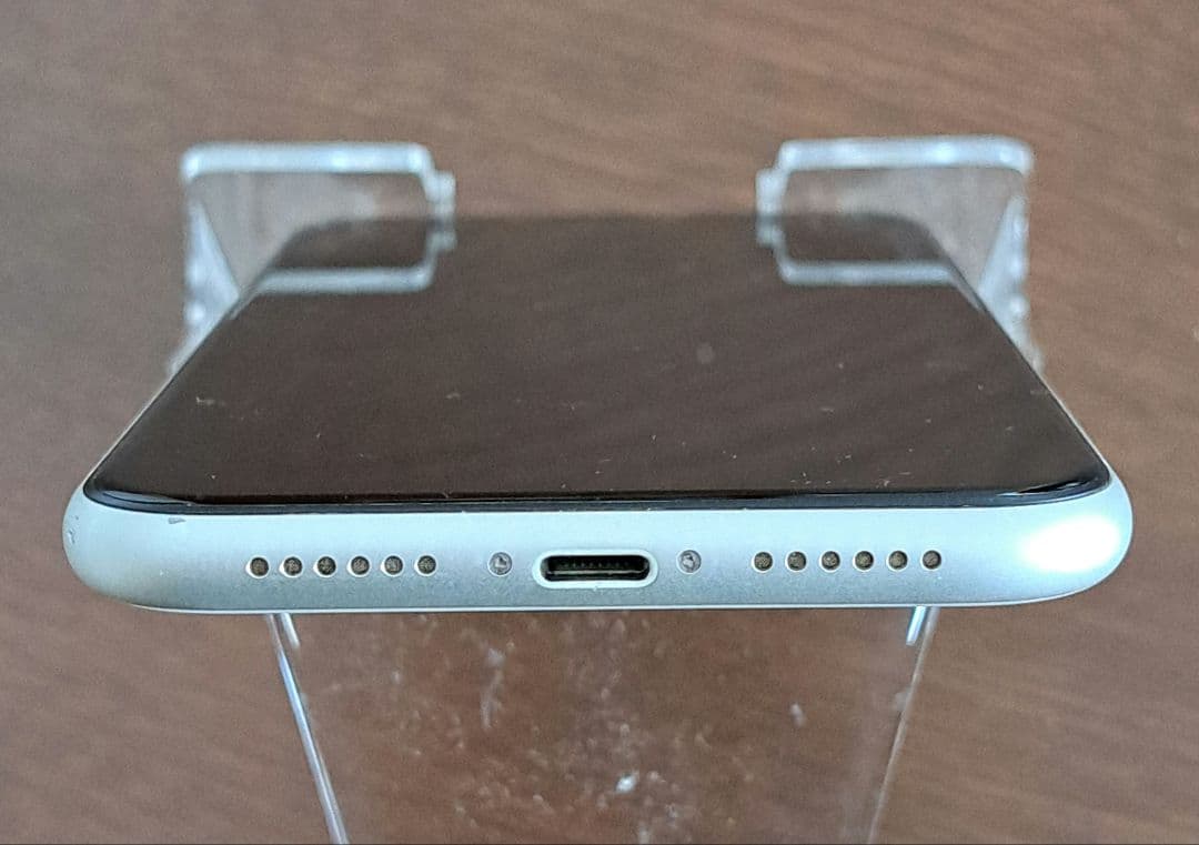 猫*ン様 Apple iPhone 11本体　ホワイト 画面割れ有り