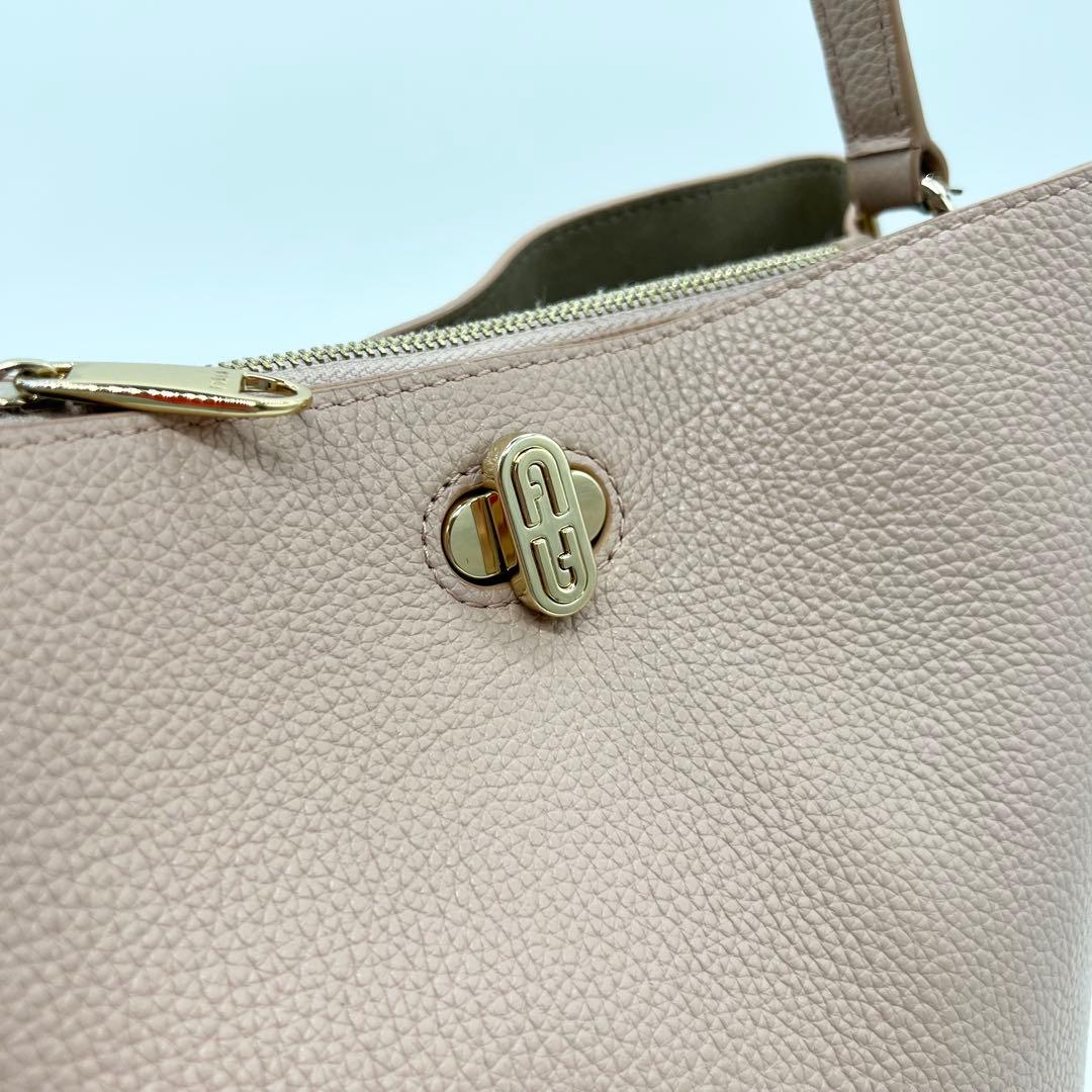 美品✨フルラ　ショルダーバッグ　ダナエ　レザー　ピンク　2way　現行