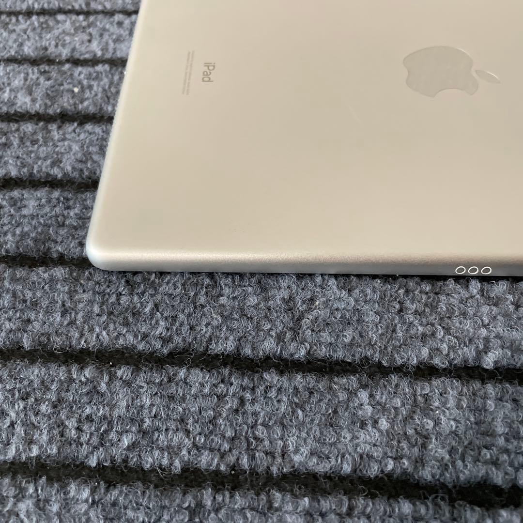 111 iPad 8世代 32GB SIMフリー シルバー