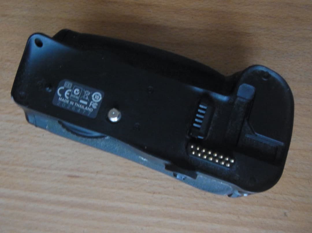 ジャンク品にこんd700 35mmf2 付マルチパワーバッテリー付