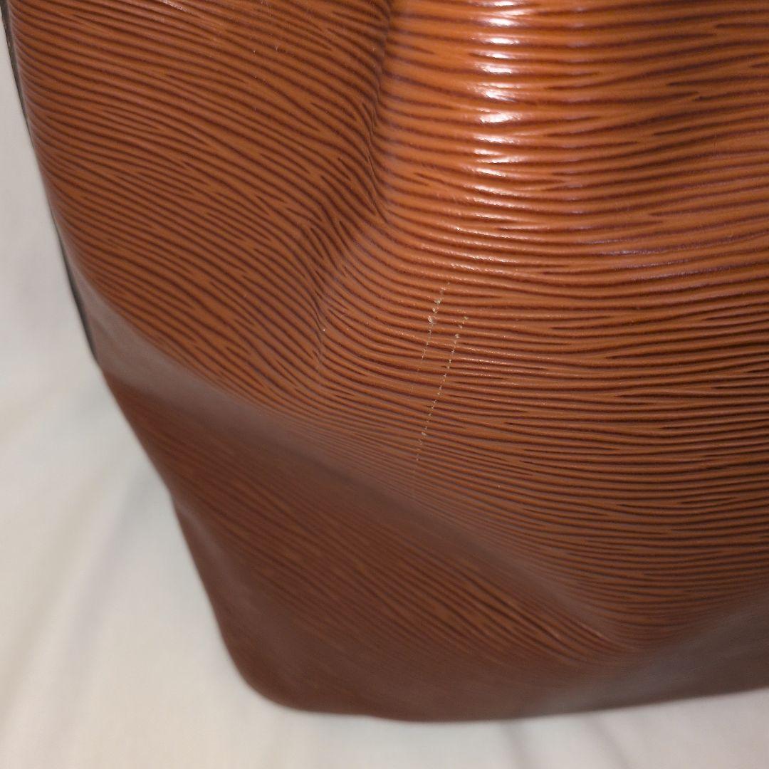 ルイヴィトン エピ プチノエ 巾着 ブラウン