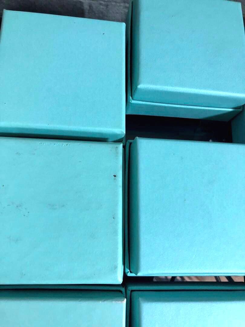 ESSENTIALS 様　ティファニー　ネックレス等アクセサリー箱　箱のみ