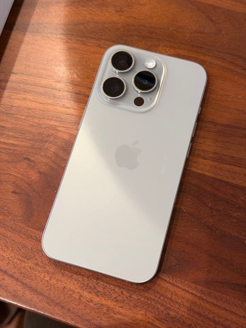 iPhone15 Pro 128GB ナチュラルチタニウム　ケース付き