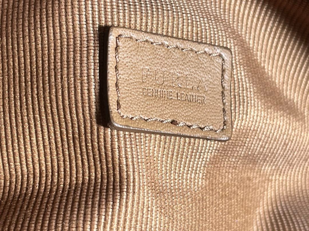 【土日限定値下げ】美品　FURLA ボディーバック