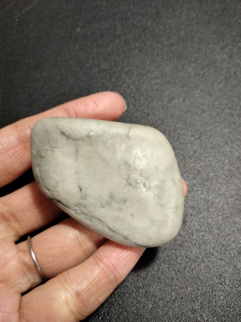 国石翡翠76g ヒスイ　ひすい　新潟県 糸魚川市姫川翡翠　原石　翡翠
早い者勝ち