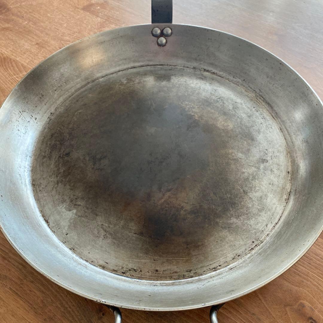 de BUYER向い手付き鉄フライパン45cm & 遠藤商事アルミ蓋42cm用