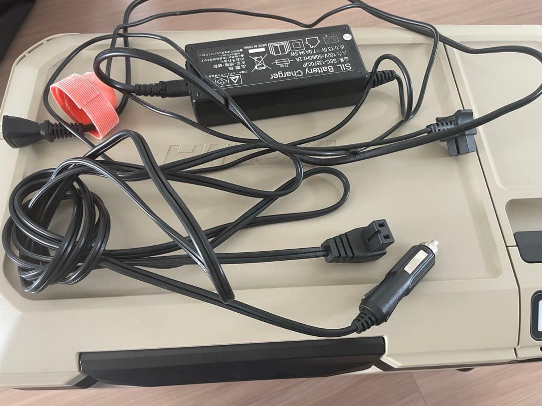 【美品】ハイコーキ　コードレス冷温庫UL18DBA